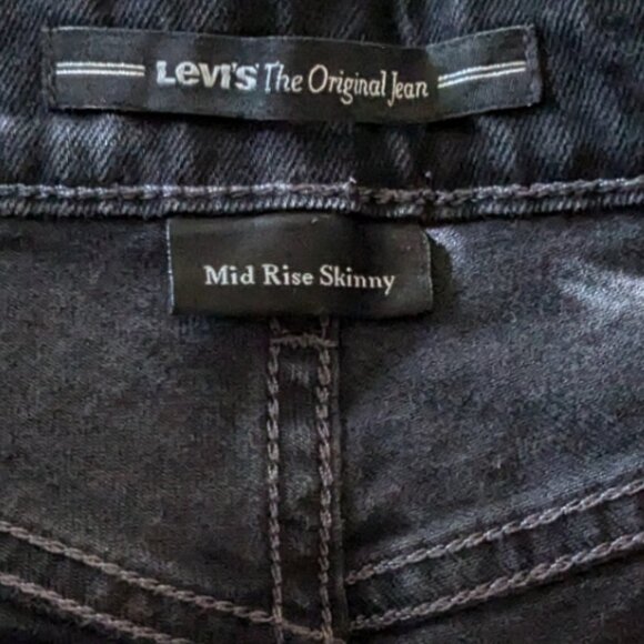 Black Levi's Mid-Rise Skinny - Picture 6 of 7